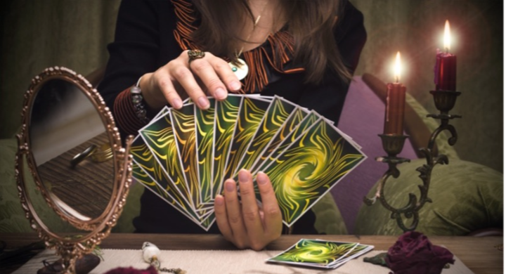 Tarot et compatibilité amoureuse : Ce que révèlent les cartes