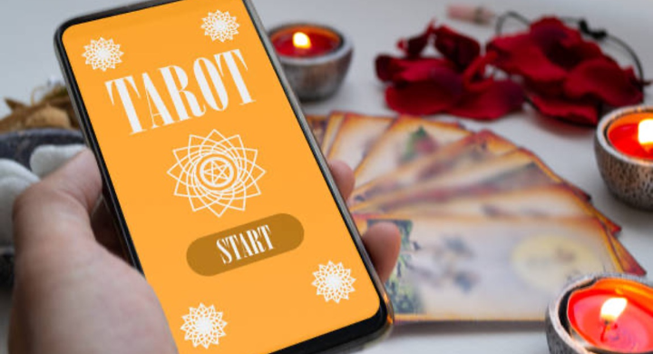 Tarot et rencontre en ligne : Ce que disent les cartes sur les amours modernes