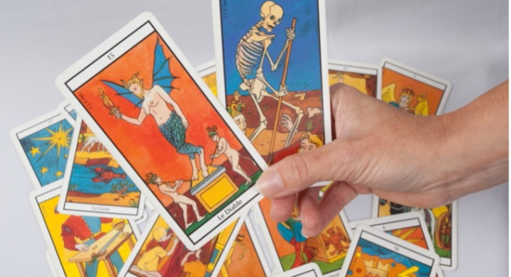 Infidélité et tarot : Quels sont les indices révélateurs dans un tirage ?