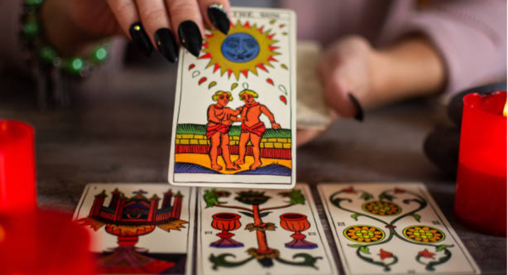 Tarot & bien-être : 3 cartes pour une pause méditative