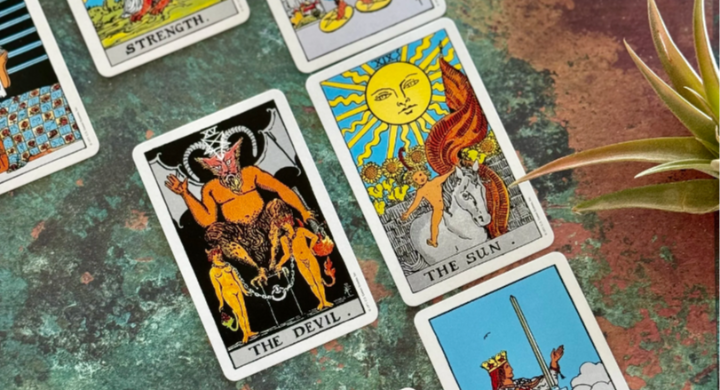 Tarot et émotions : lire entre les lignes des cartes