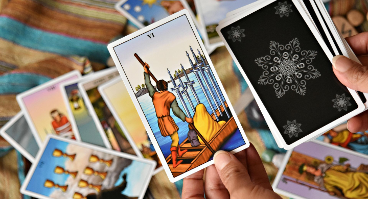 Les cartes du tarot qui annoncent une rencontre importante (Amour, destin, âme sœur)