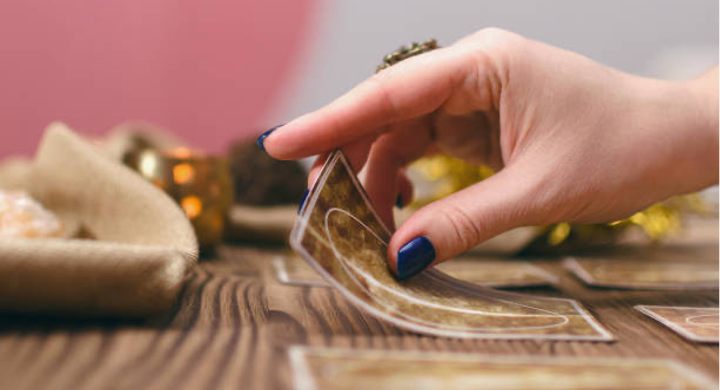 Lire le Tarot pour les autres : erreurs à éviter