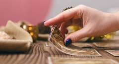 Lire le Tarot pour les autres : erreurs à éviter