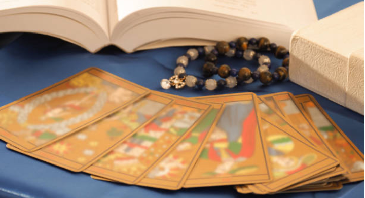 Tarot et guidance quotidienne : créer une routine simple