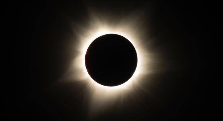 Éclipse solaire du 12 août 2026 : signification, horaires et rituel pour accueillir le changement