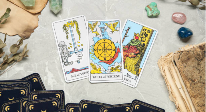 Le Tarot de Marseille vs Tarot Rider-Waite : Lequel choisir selon votre sensibilité intuitive ?